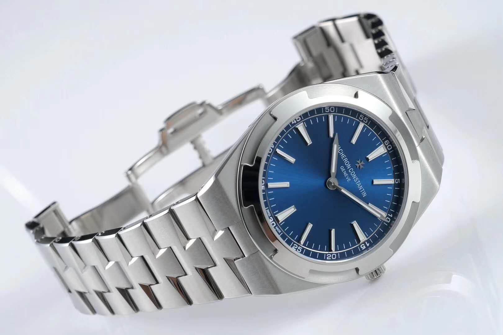 Overseas Blue Dial Ref: 4500V/110A-B128