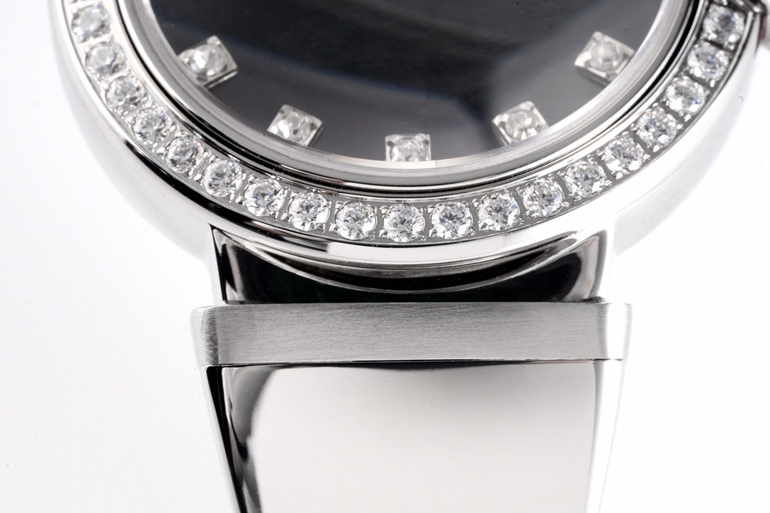 Lvcea Black Dial in Steel with D1am0nd Bezel