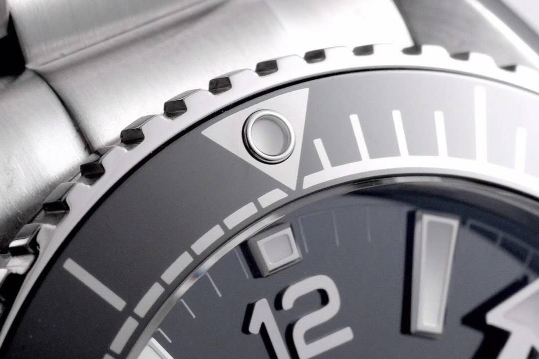 Planet Ocean 600M 0me*ga Co-Axial Master Chronometer 43.5mm Black Dial Ref 215.30.44.21.01.001