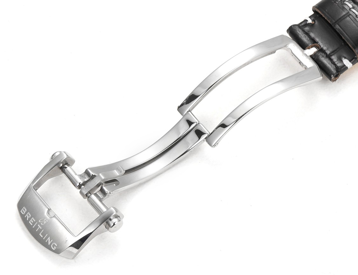 Navitimer B01 Chronograph 43 Dark Green Dial in Steel on Leather Strap